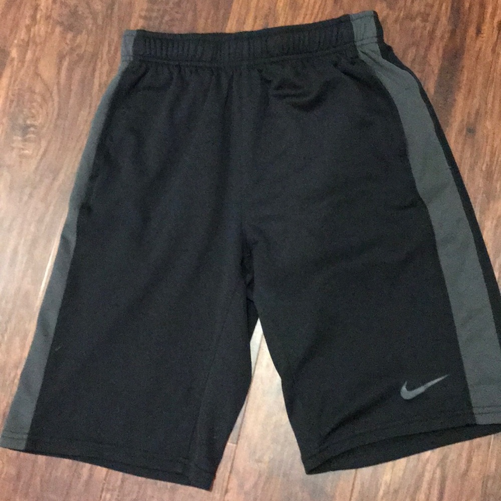 Boys Nike dri-fit shorts L